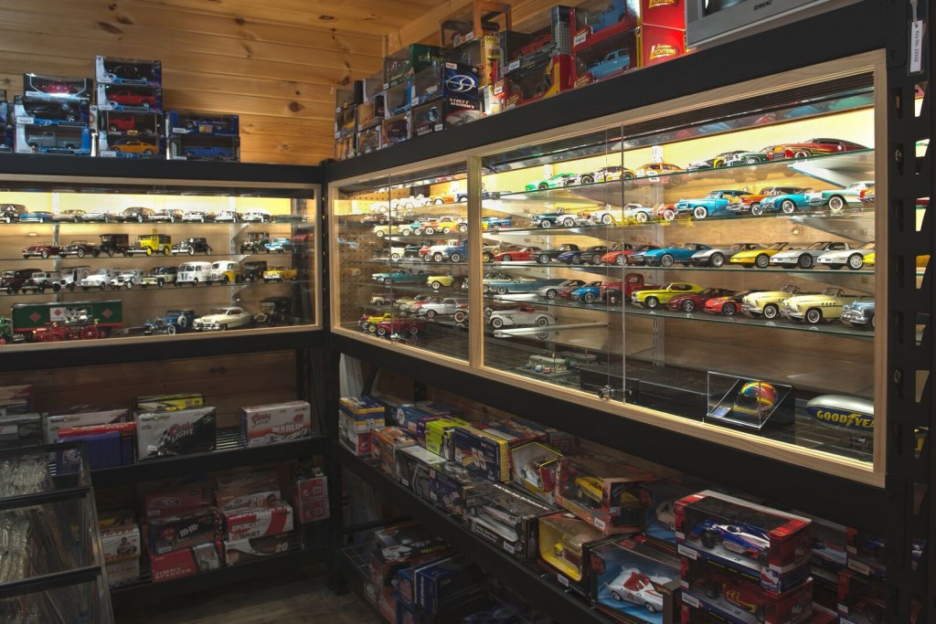 Adirondack Motorbooks & Collectibles | Apex Automotive Magazine